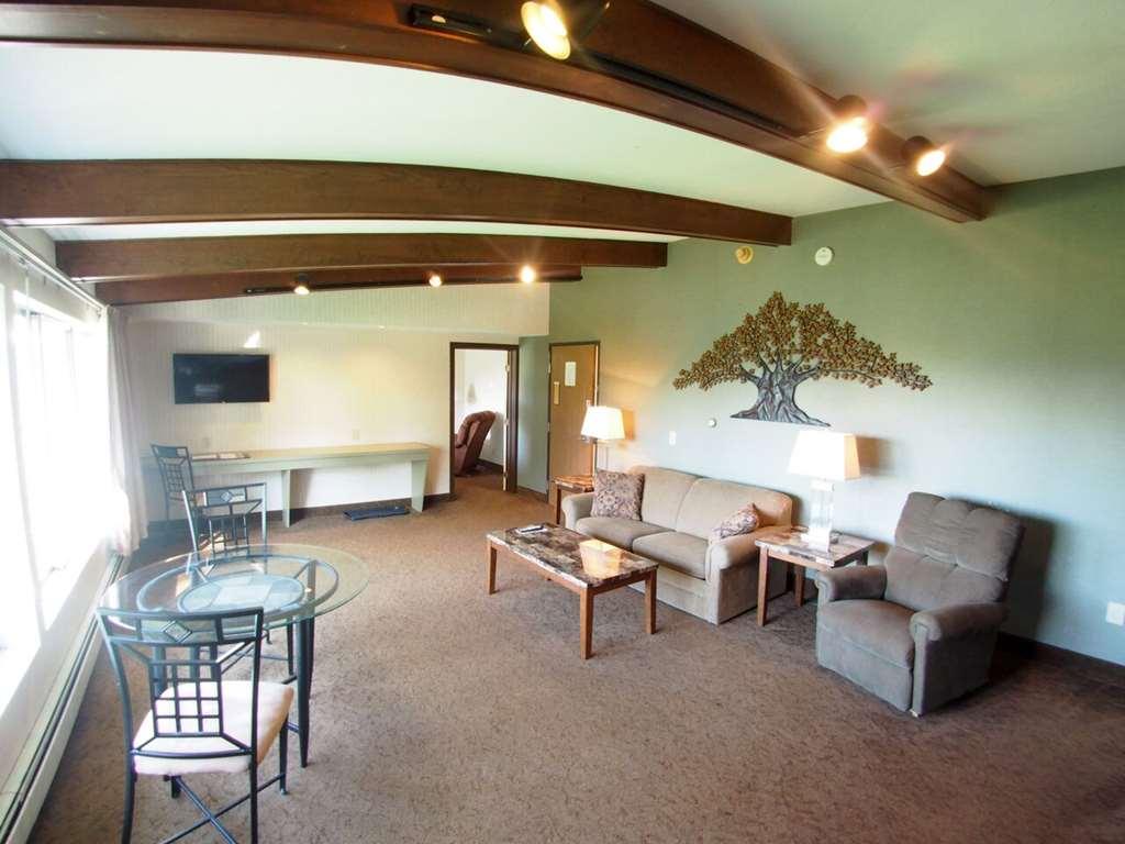 Evergreen Resort Cadillac Room photo