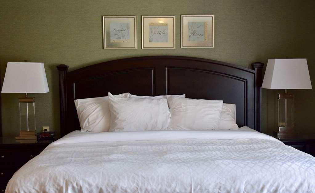 Evergreen Resort Cadillac Room photo